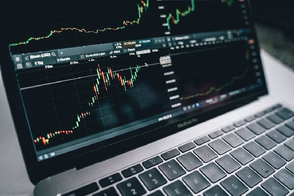 谢锋：贸易逆差不等于吃亏，我想买的你不卖怎么解决逆差？